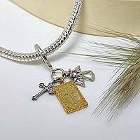 Браслет із металевого ланцюжка, прикрашений стильними підвісками хрестиком, ангелом та книгою