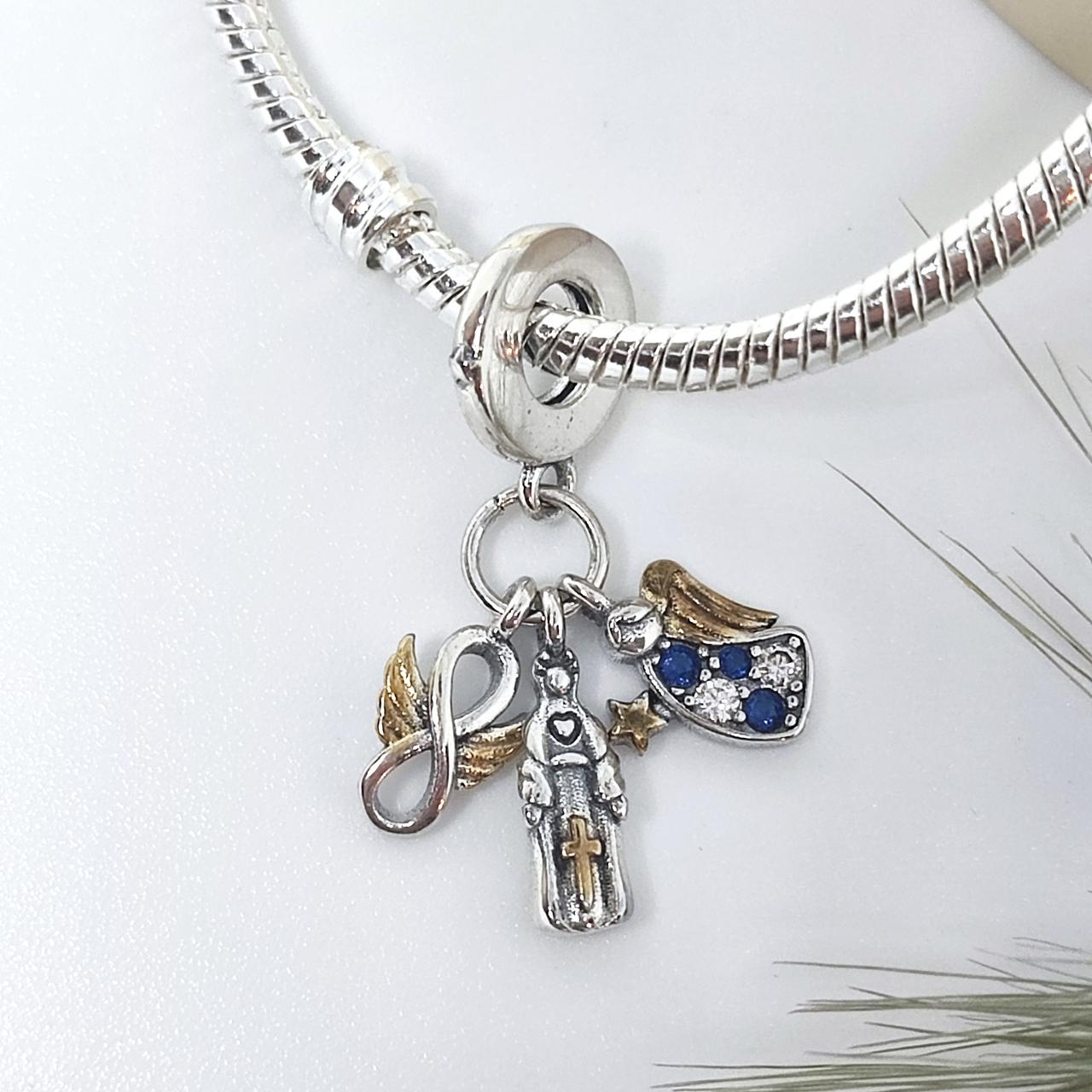 Елегантний браслет із металевого ланцюжка, прикрашений стильними підвісками, фото 1