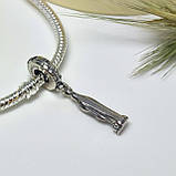 Елегантний браслет із металевого ланцюжка, прикрашений підвіскою фігури Богородиці, фото 3
