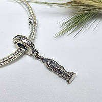 Елегантний браслет із металевого ланцюжка, прикрашений підвіскою фігури Богородиці