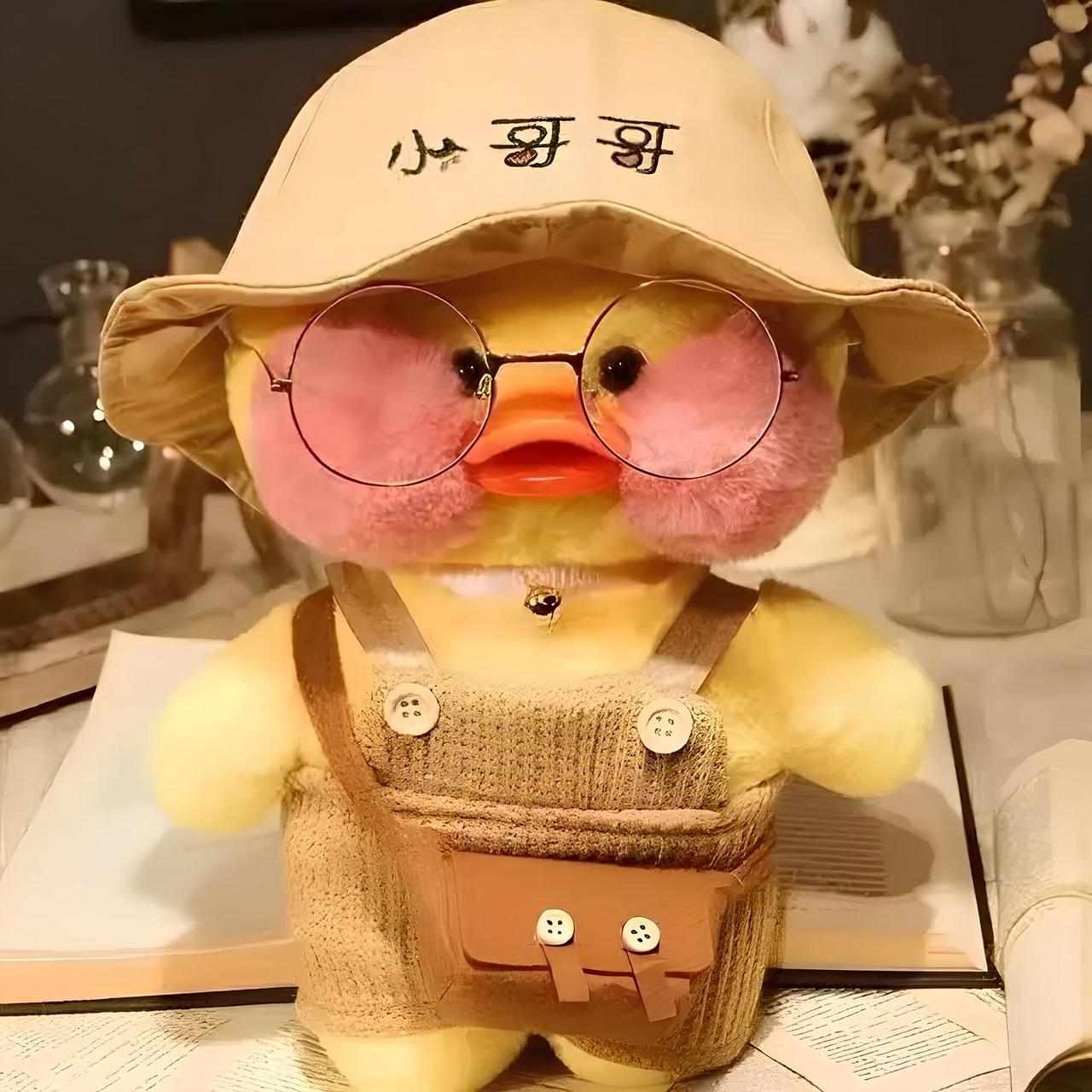 Плюшева качка Лалафанфан RESTEQ в одязі та з аксесуарами 30 см. Плюшева м`яка іграшка качечка Lalafanfan, фото 1