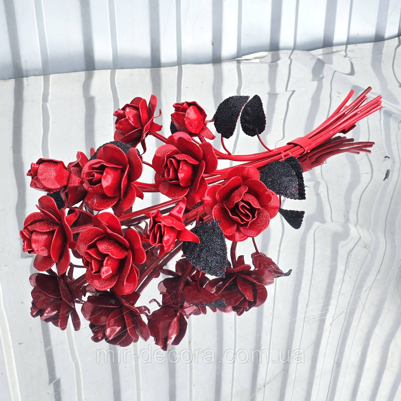 Букет кованих троянд великий з 12 шт. на цвинтарі, букет кольорових троянд на цвинтарі, декораціях та ін.