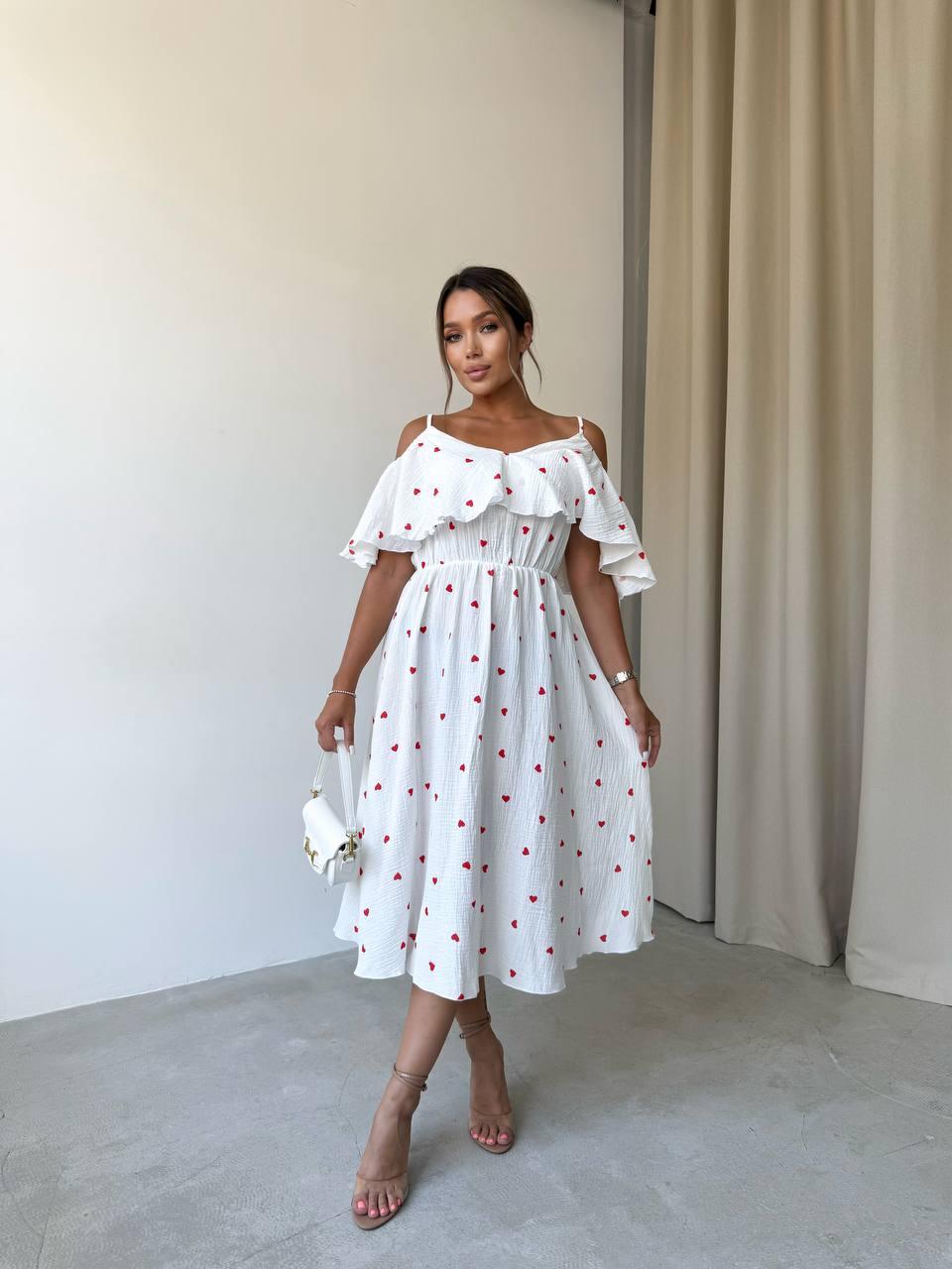 Літня приталена сукня міді на тонких бретелях з воланом муслінова (р. 42-52) 2036066, фото 1