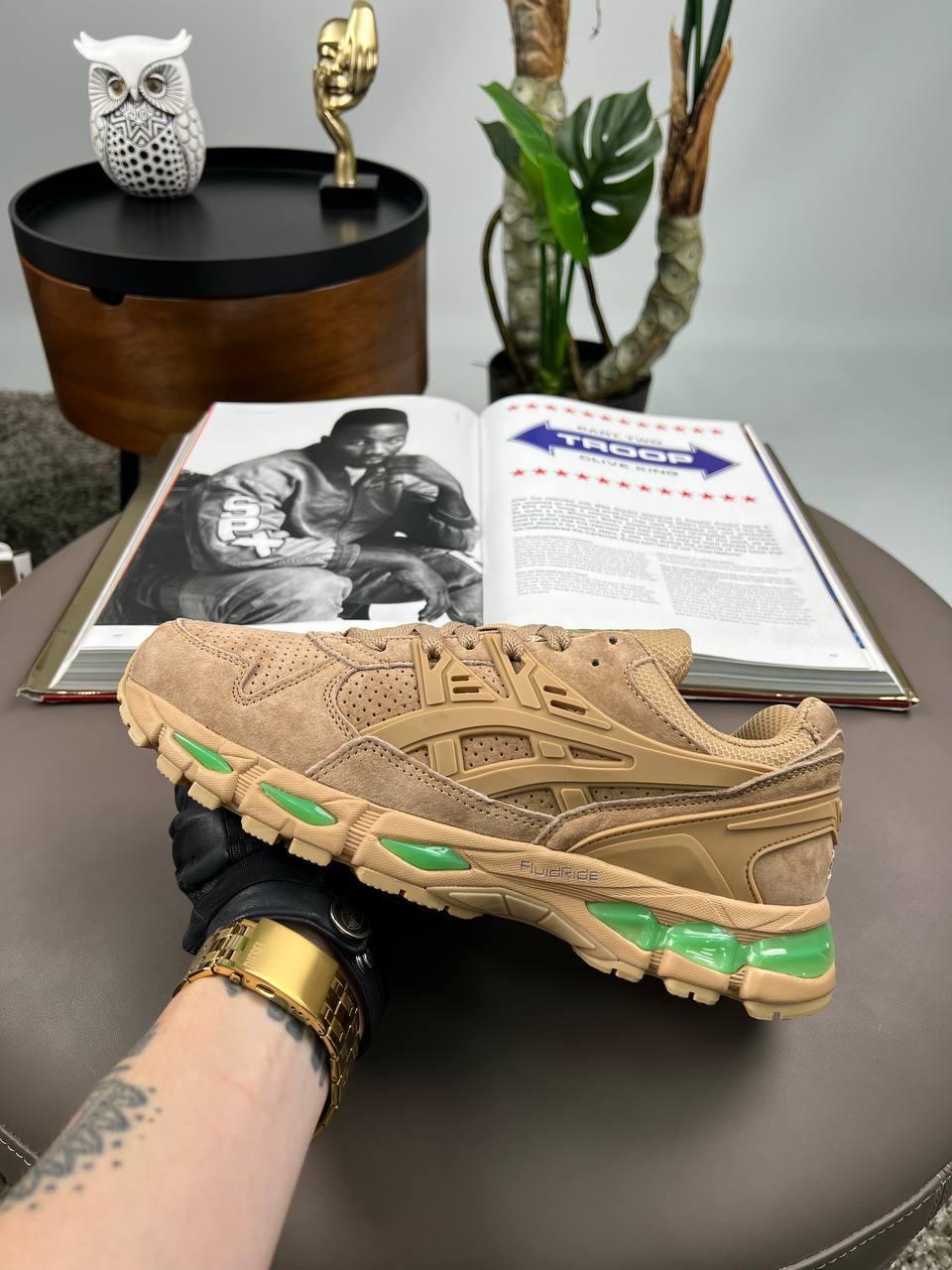 Чоловічі замшеві кросівки ASICS Gel-Kayano Trainer Beige Green, кеди Асикс замша бежеві. Чоловіче взуття, фото 1