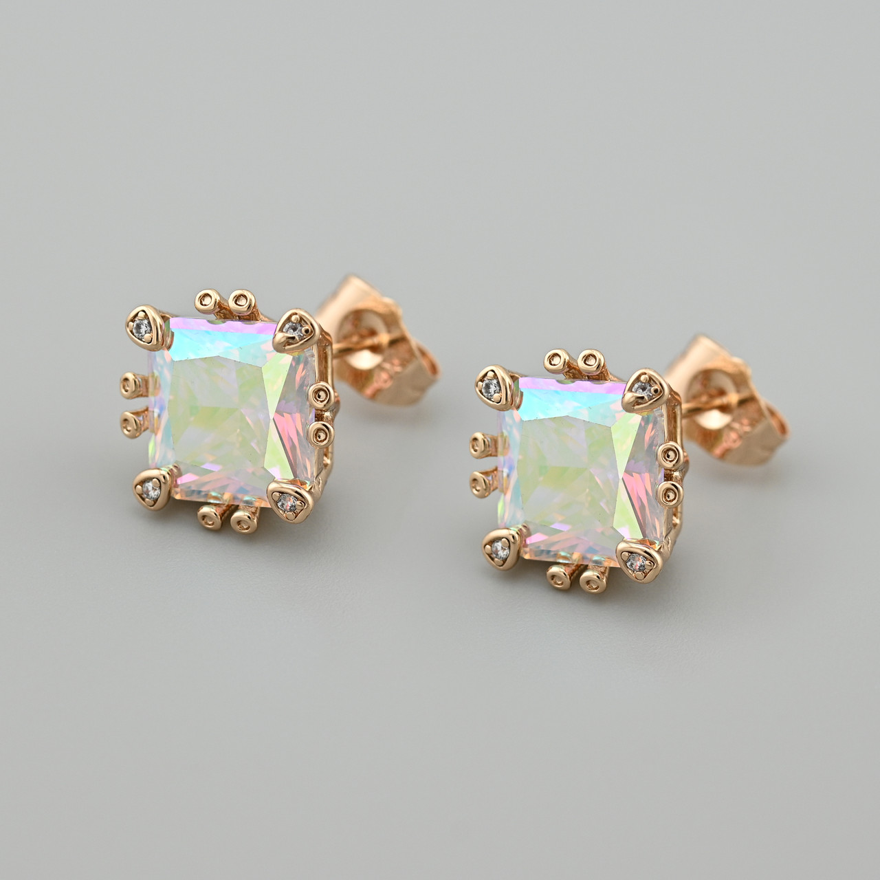 Сережки гвоздики Адель 55017расп дефект емалі розмір 13х13 мм світанок фіаніти вага 6.3 г позолота 18К, фото 1