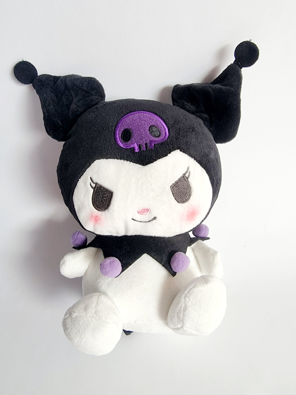 М'яка іграшка Куромі Hello Kitty з фіолетовою емблемою, 25 см, фото 1
