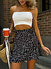Романтична чорна ніжна легка літня пряма міні спідниця зі штапелю в квітковий принт із завищеною посадкою, фото 2