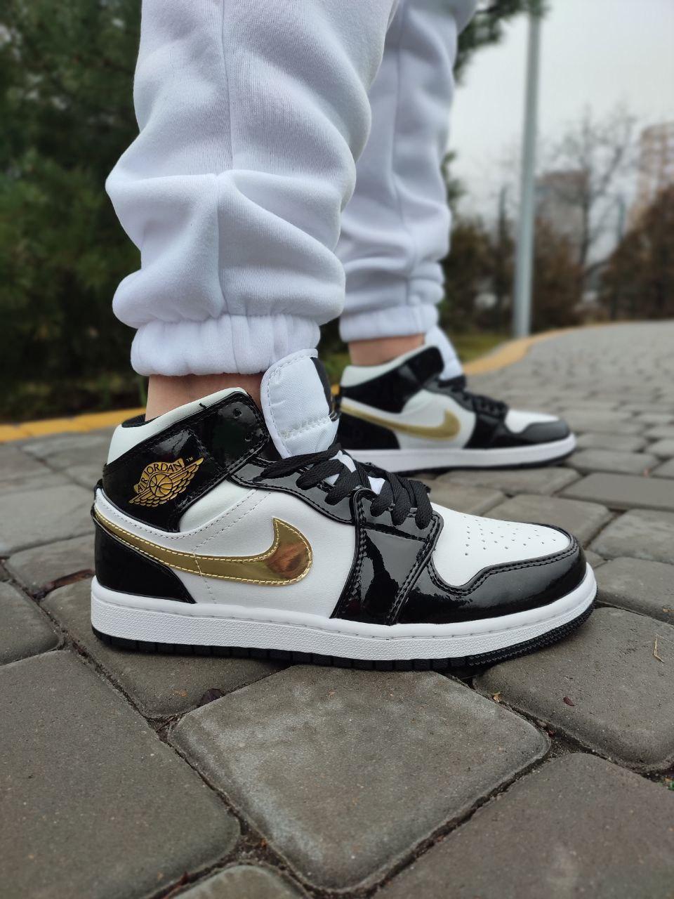 Nike Air Jordan 1 Retro Mid Patent Golden Black, фото 1