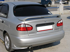 Куточки під бампер Део Ланос Хетчбек Накладки на задній бампер Деу Ланос Кути заднього бампера Daewoo LANOS hb