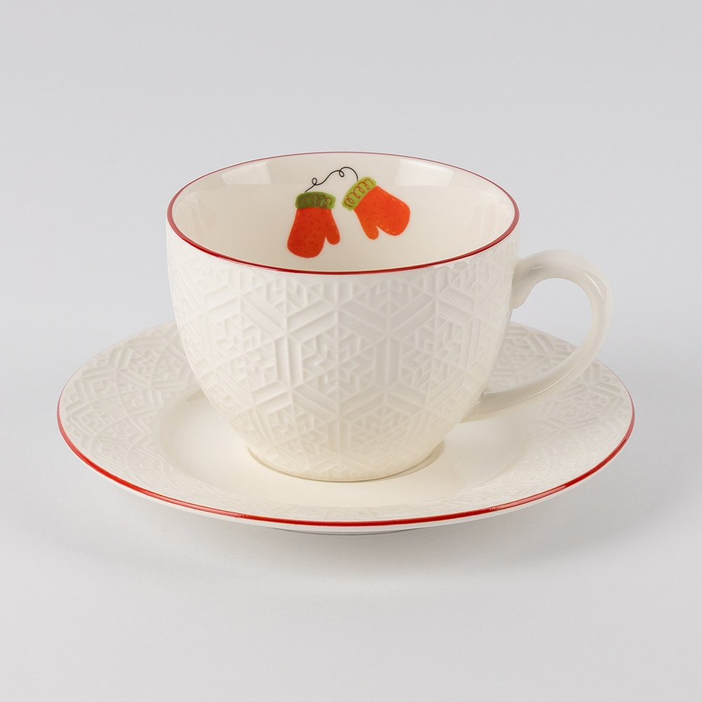 Подарункова новорічна чашка з блюдцем Рукавиці 230 мл 12х9 см 16035-003 кераміка