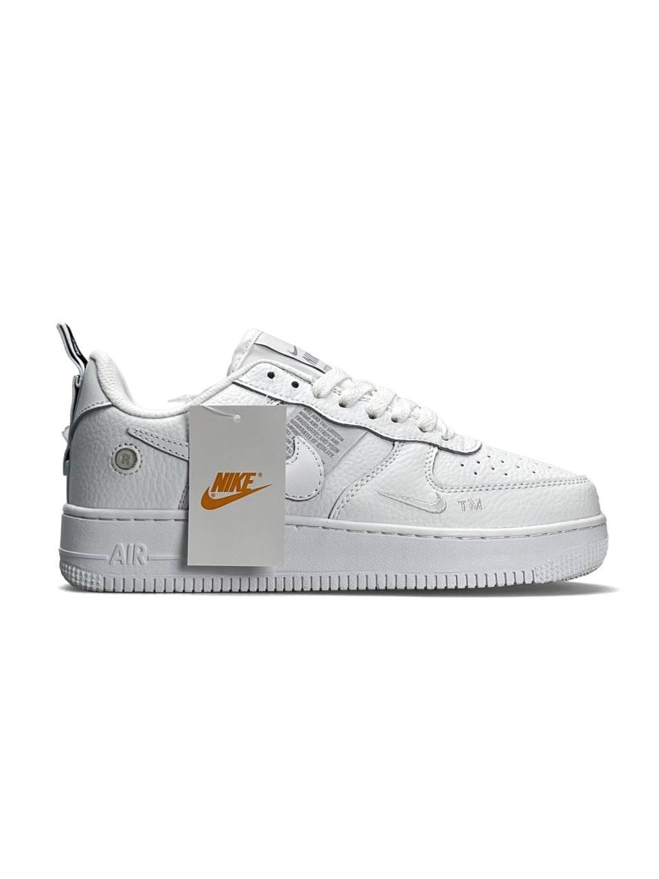 Білі жіночі шкіряні кросівки Nike Air Force 1 07’ LV8 Utility All White Демісезонні кросівки Найк Аір Форс 1, фото 1