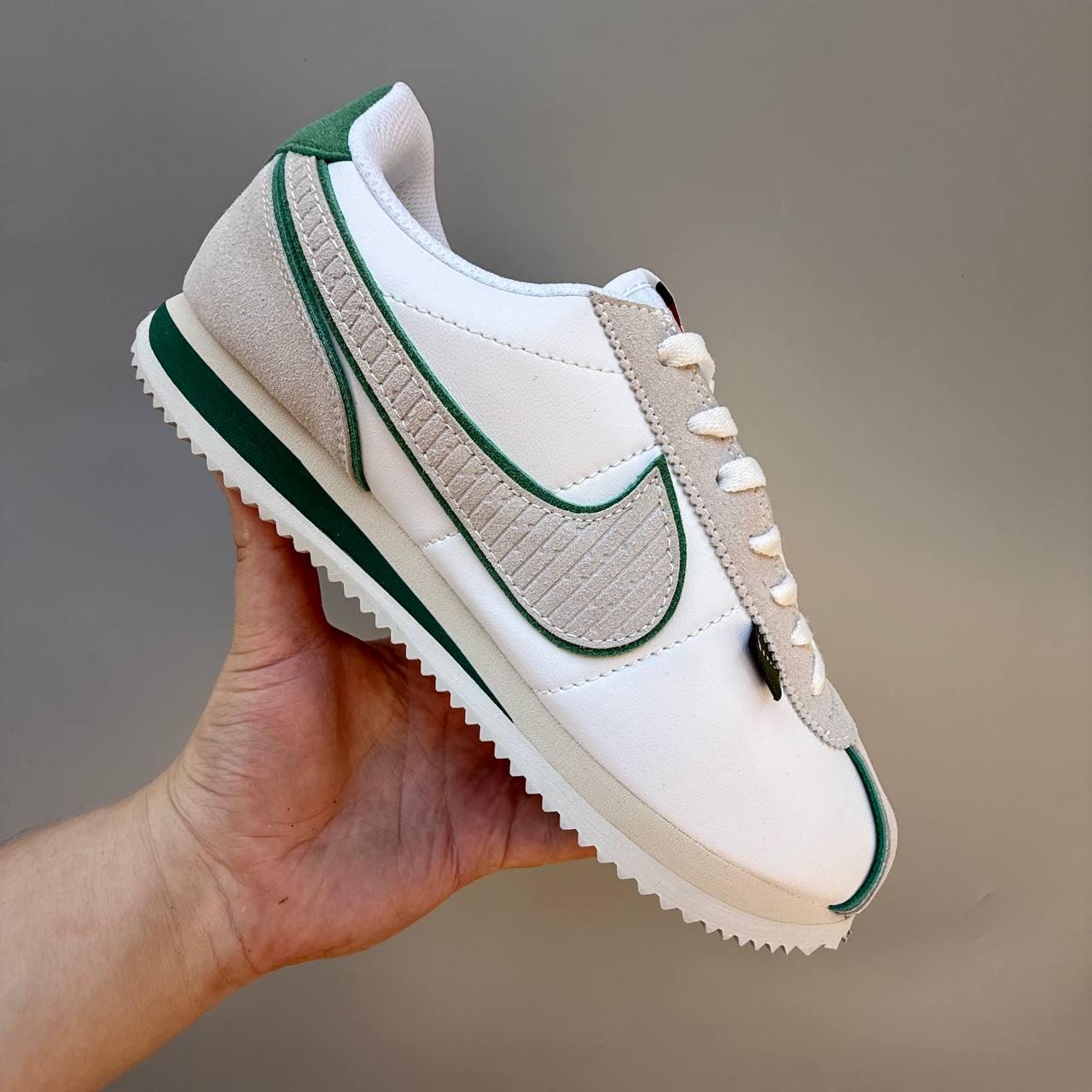 Білі шкіряні жіночі кросівки кроссовки Nike Cortez White Демісезонні кеди Найк Кортез, фото 1