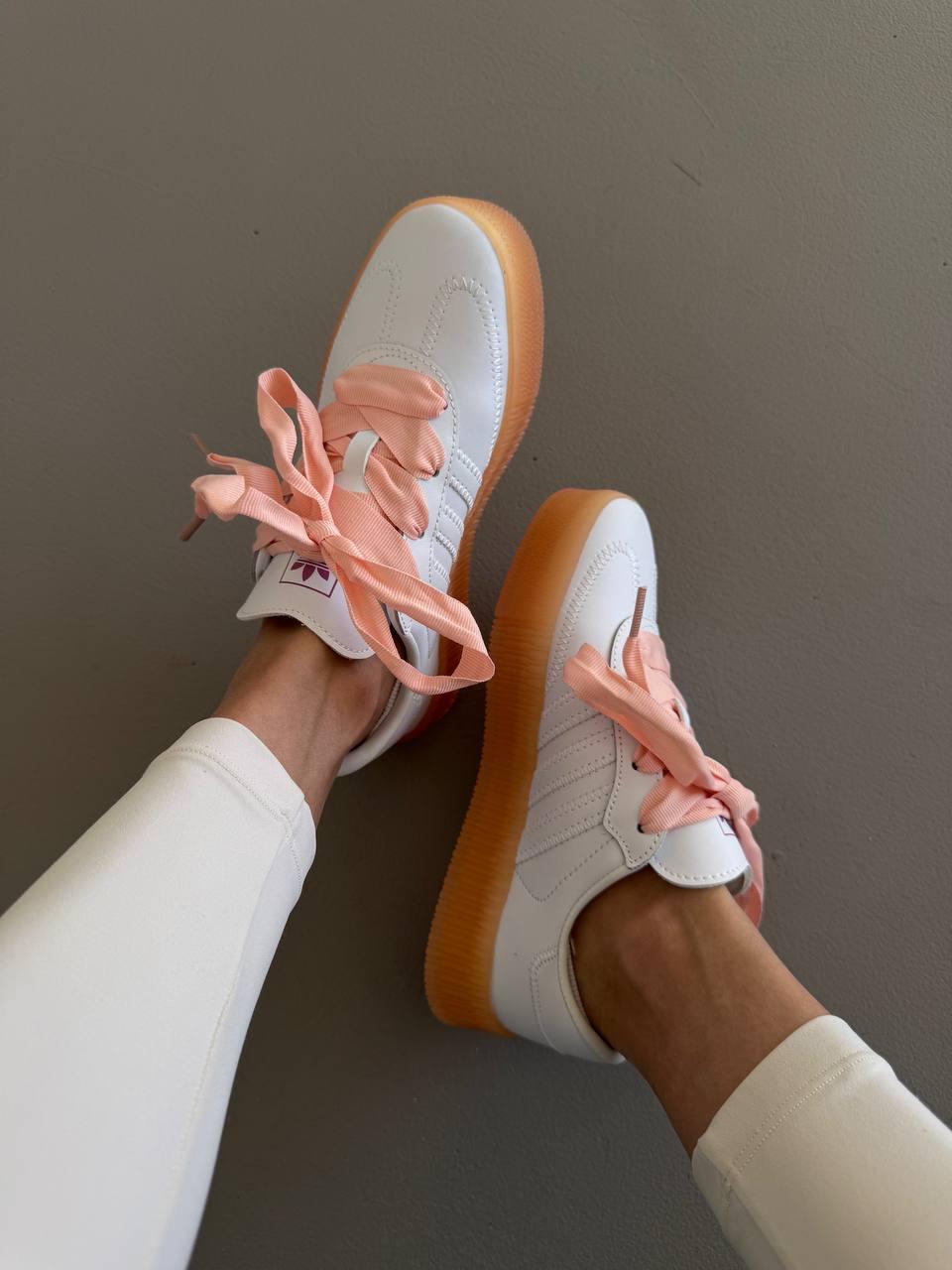 Білі шкіряні жіночі кросівки Adidas Samba Platform White / Peach premium / демісезонні кеди Адідас Самба, фото 1