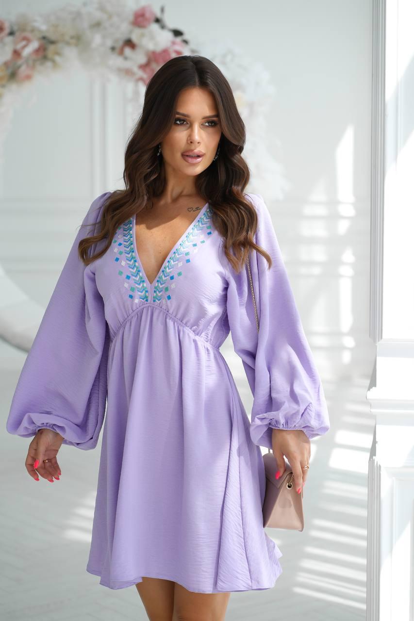 Ніжна коротка етно-сукня з вишивкою на V-вирізі, з завищеною талією та пишними рукавами, фото 1