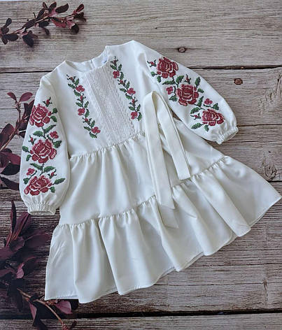 Сукня вишита для дівчаток білого кольору з вишивкою хрестиком і мереживом розміри 152., фото 1