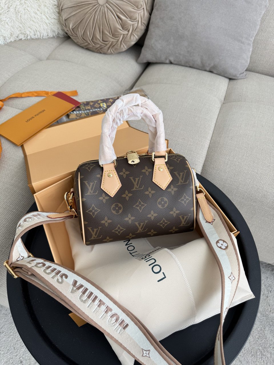 Louis Vuitton Speedy Bandouliere 20