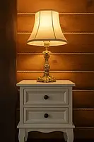 Настільна лампа в стилі бароко з латунною основою — розкіш, яка оживає в інтер'єрі!