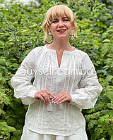 Однотонна жіноча блуза з вишивкою в тон гладдю