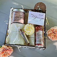 Подарунковий набір для жінки з ароматом троянди: косметика ручної роботи, свічка, сіль, гідролат