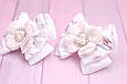 Бантики для дівчинки на резинці біло-сріблясті з перлинками набір 2 шт. 278 об, фото 2