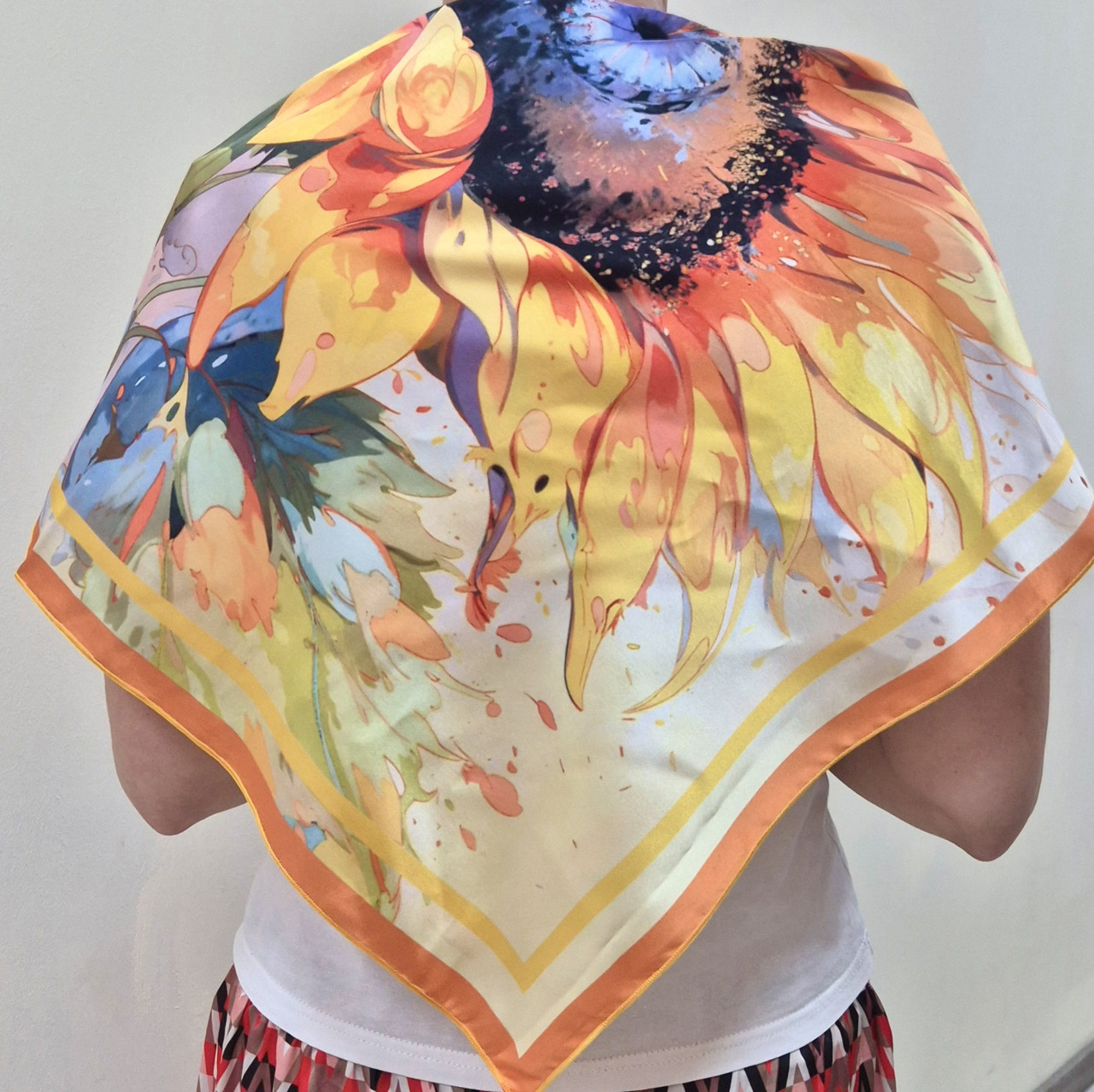 Хустка на голову жіноча атласна «Сонячна душа» 70х70 см, фото 1