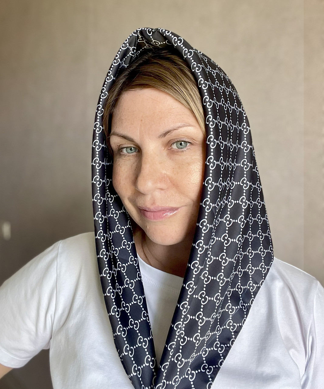 Шовкова брендова хустка Gucci 70*70 см чорна