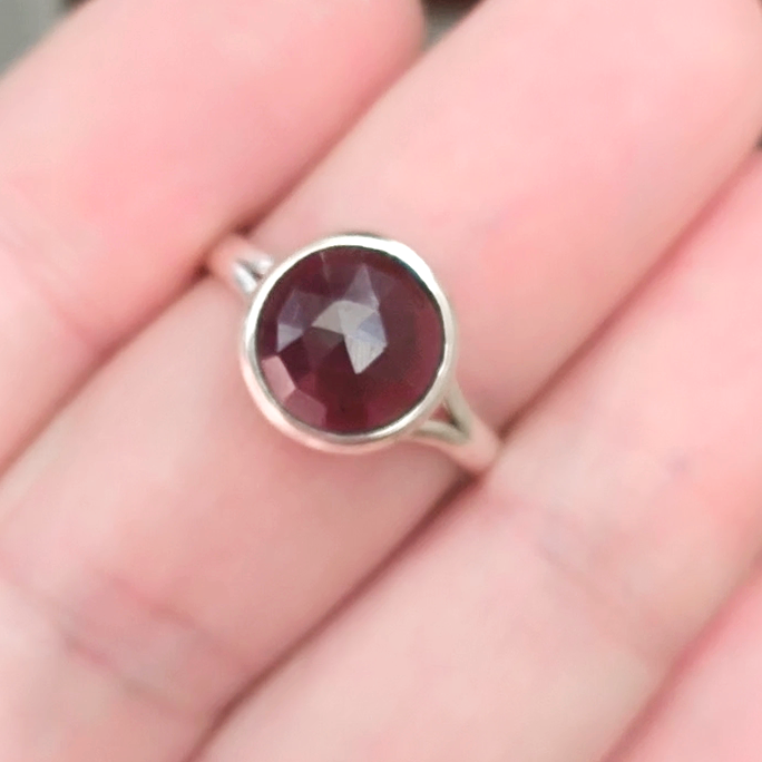 Родоліт гранат срібна каблучка, 2575КР