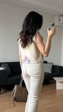 Вишита жилетка бежевого кольору на зав'язках із квітковою вишивкою розміри S, M, L., фото 3