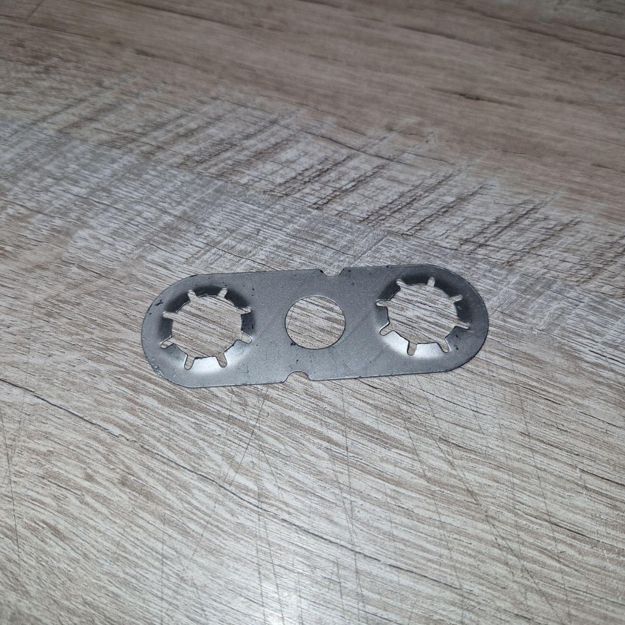 Пластина розпірна на болти кермової рейки GENERAL MOTORS 26001761 DAEWOO LANOS 97->