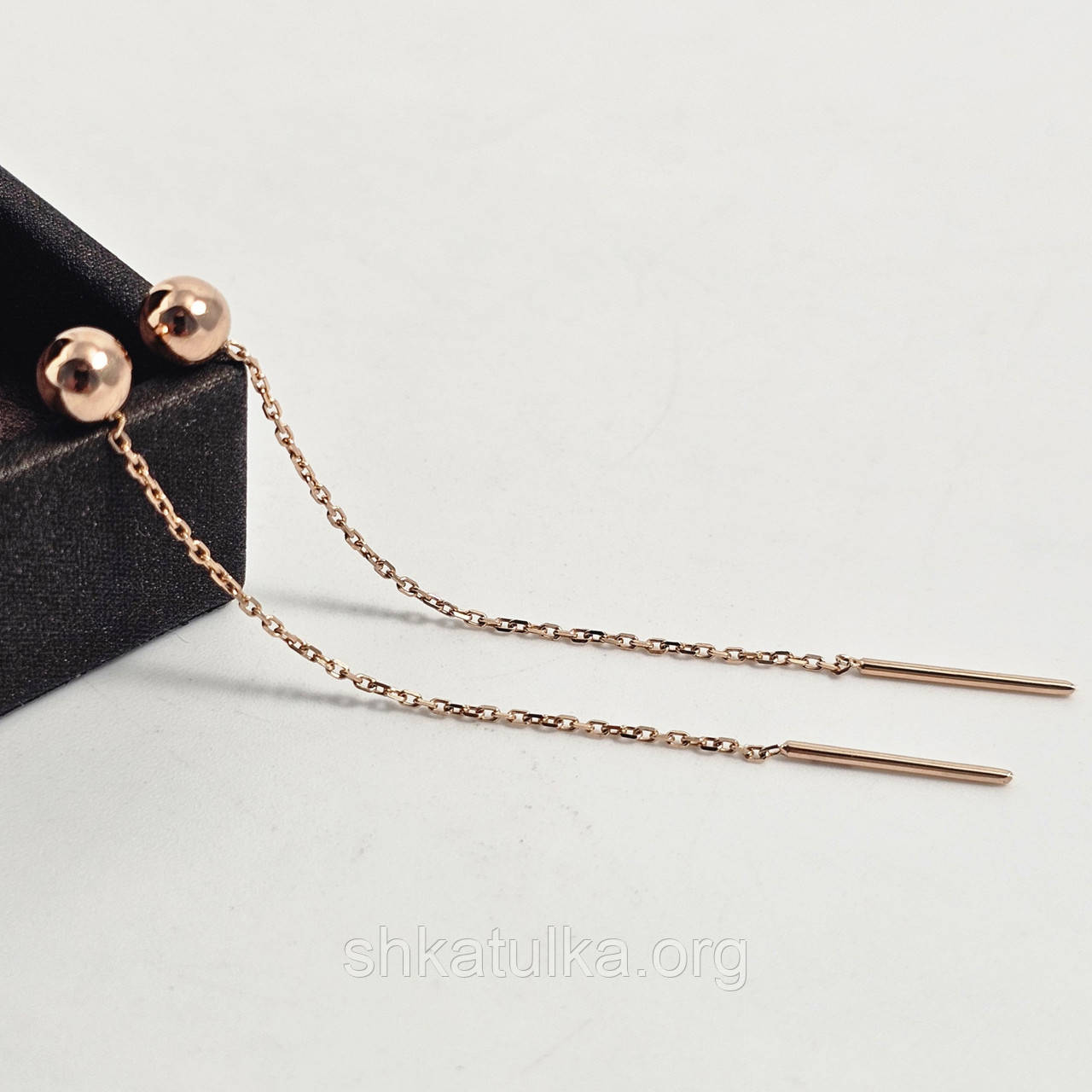 Сережки протяжки золоті з кульками підвісками без каменів