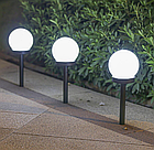 Набір садових світильників на сонячній батареї біла пластикова куля 10см - 3шт., фото 2