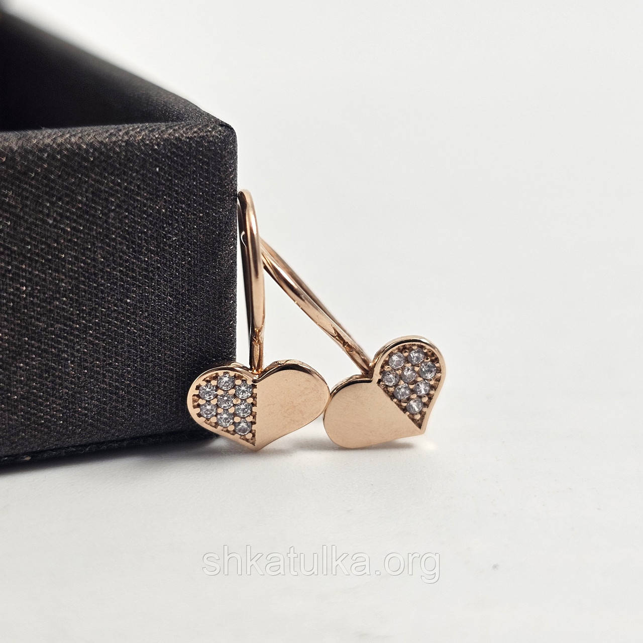 Сережки золоті з сердечками та круглими білими фіанітами