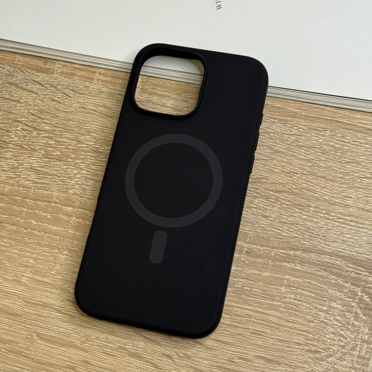 Чохол для iPhone 16 Pro Max з MagSafe, чорний матовий силікон з м якою підкладкою - фото 1 - id-p2788100538