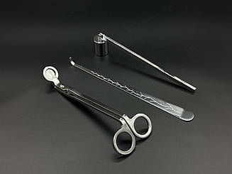 Срібний набір для роботи зі свічками: тушилка, пінцет та ножиці.