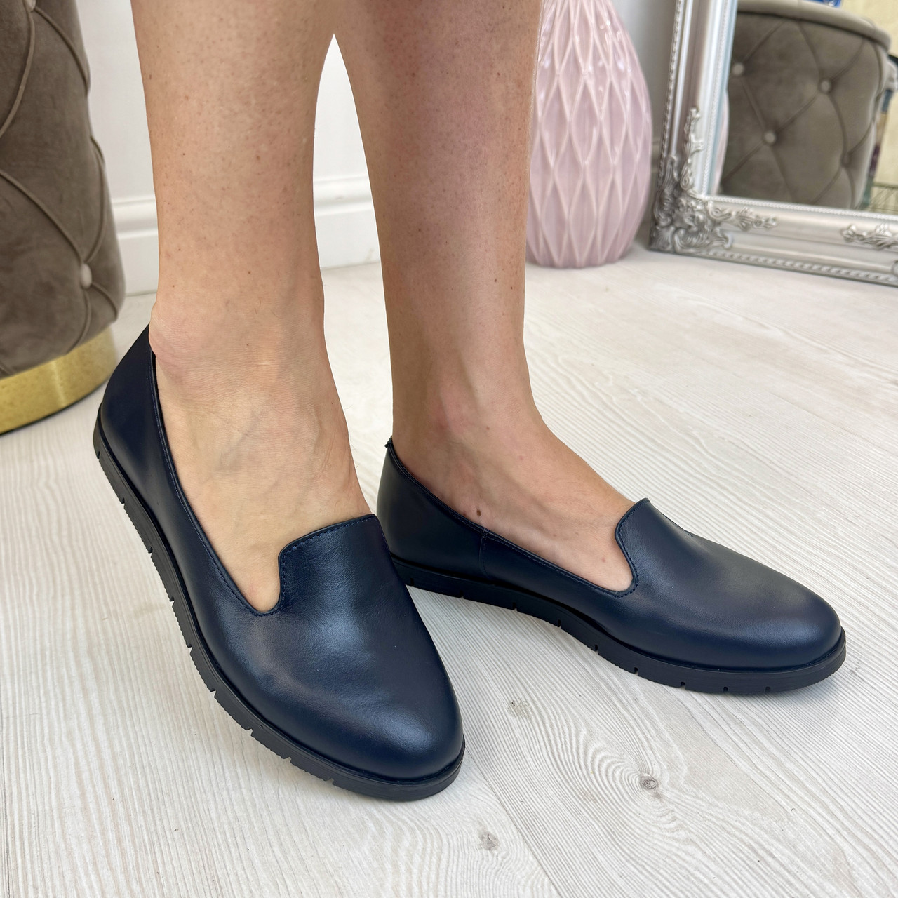 Жіночі шкіряні туфлі-мокасини на потовщеній чорній підошві. Колір синій, фото 1