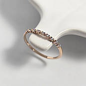 Каблучка із золота з доріжкою з білих маленьких фіанітів тонка 17