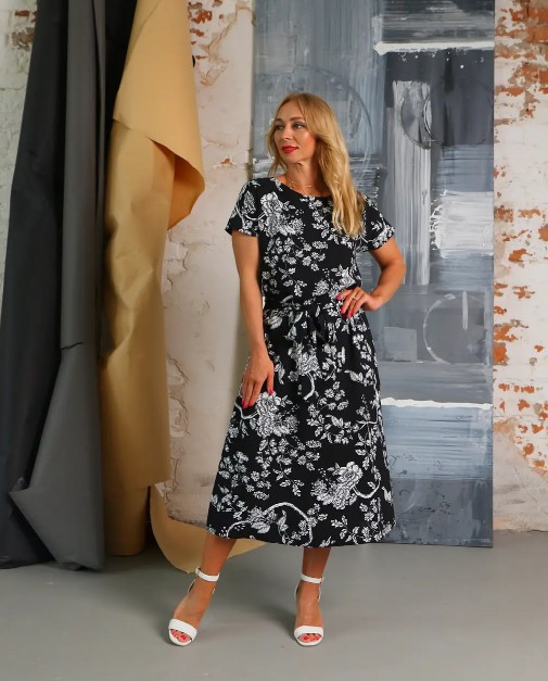 Жіноча сукня зі штапеля «Кіра» чорного кольору з квітковим принтом розміри від 44 по 58