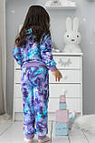 Дитячий спортивний костюм на дівчинку худі та джогери з принтом тай-дай фіолетово-блакитного кольору р. 104-170, фото 3