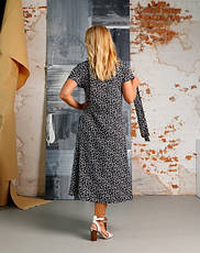 Жіноча сукня зі софтової тканини «Кіра» чорного кольору з квітковим принтом розміри від 44 по 58, фото 5