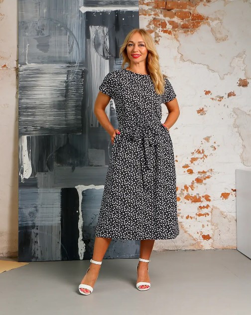 Жіноча сукня зі софтової тканини «Кіра» чорного кольору з квітковим принтом розміри від 44 по 58