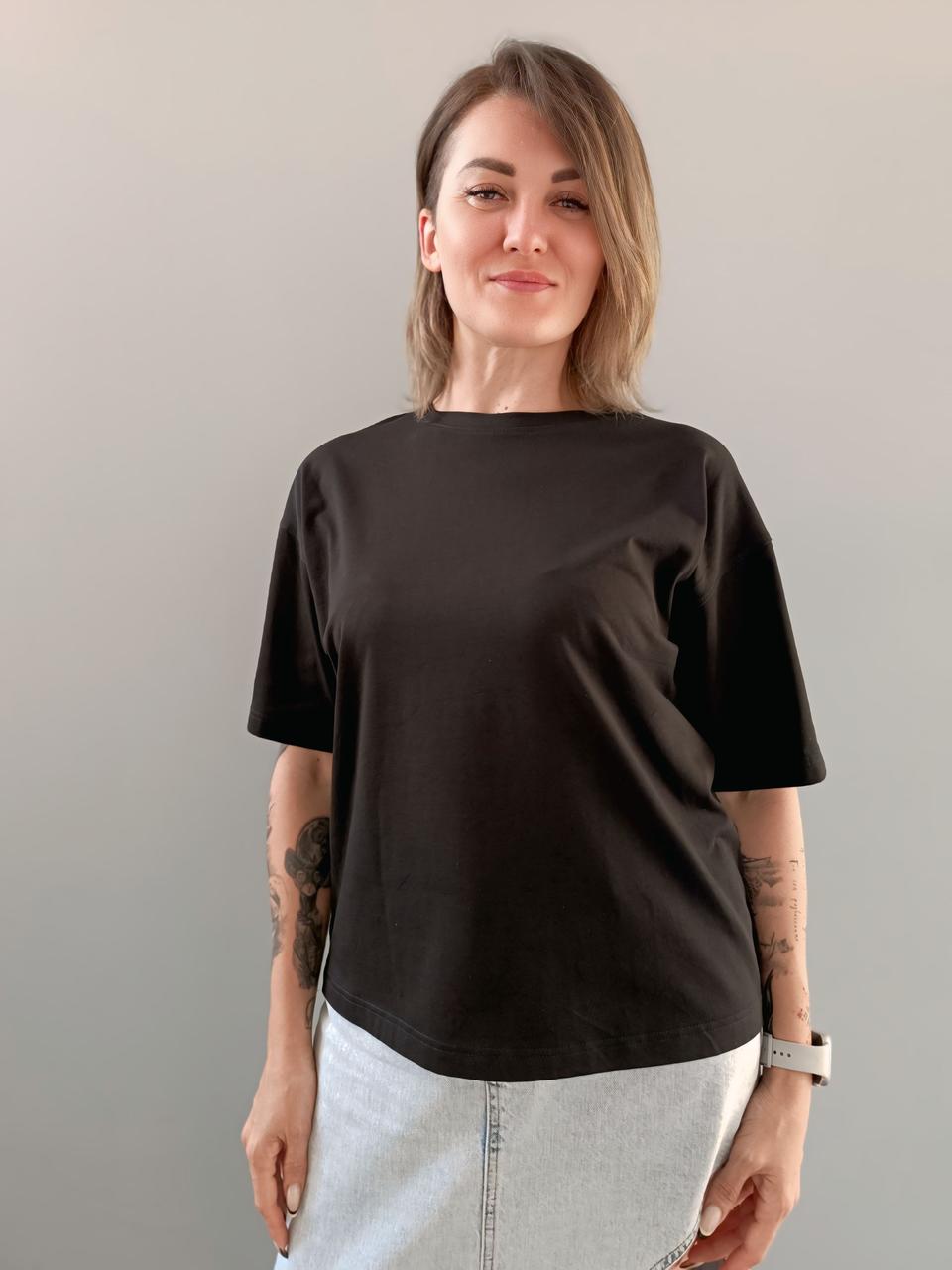 Чорна футболка