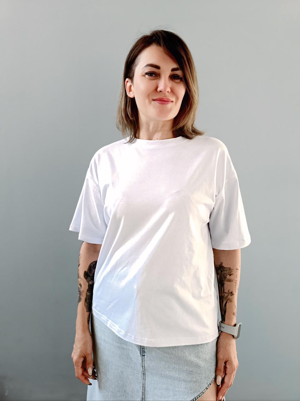 Біла жіноча футболка