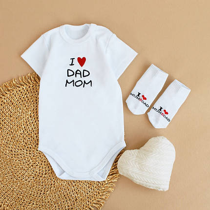 Боді та шкарпетки I love mum and dad білі короткий рукав інтерлок для новонародженого 62 68 74 80 86 92, фото 1