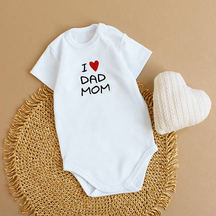Боді та шкарпетки I love mum and dad білі короткий рукав інтерлок для новонародженого 62 68 74 80 86 92, фото 2