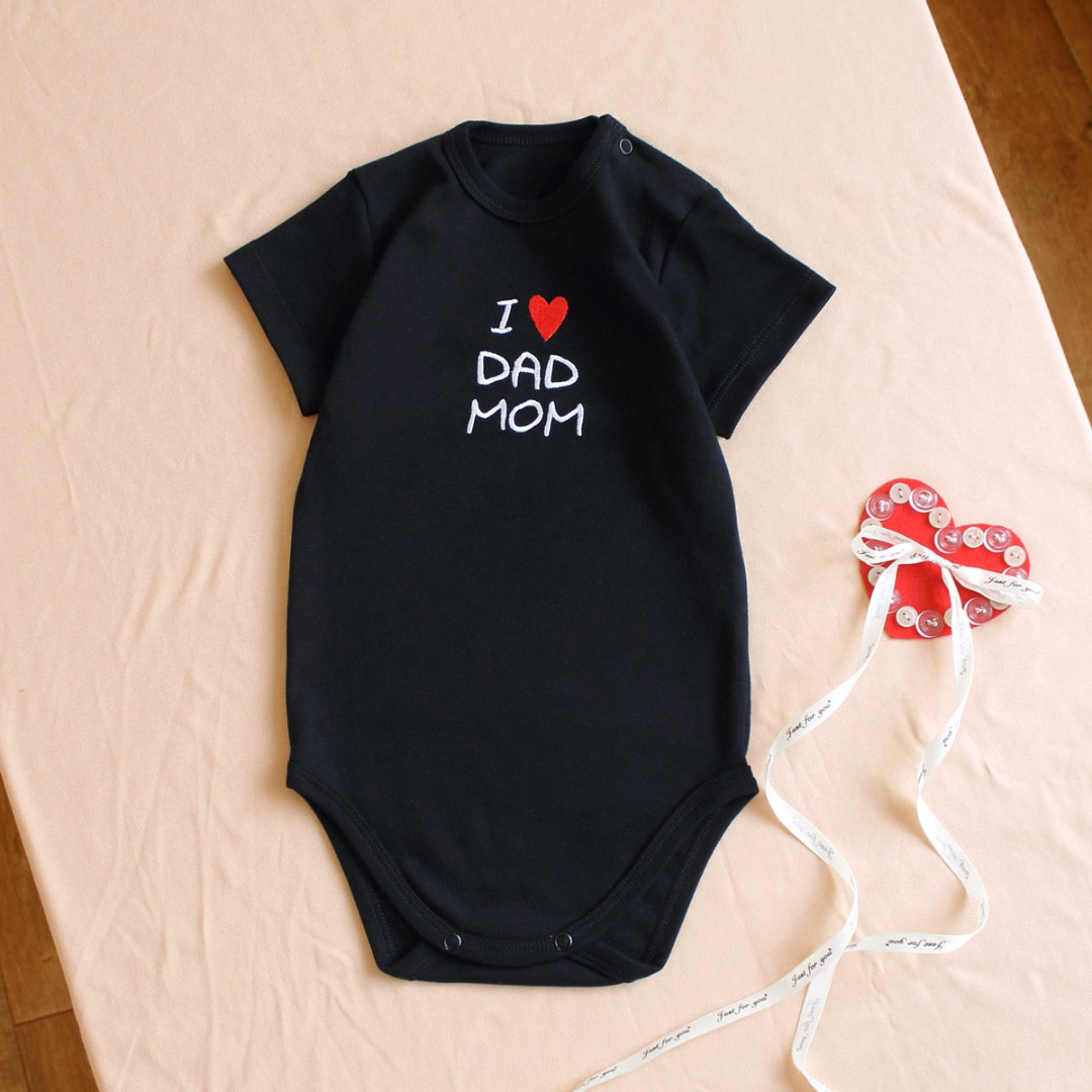 Чорний боді з коротким рукавом для немовлят з написом I love dad mom 62 68 74 80 86 92 см