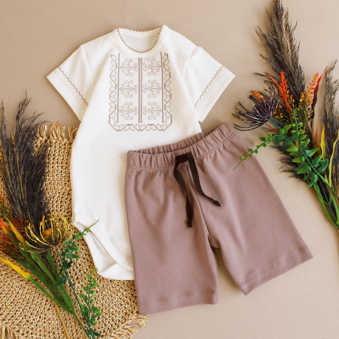 Комплект для немовляти боді з коротким рукавом з вишивкою та шорти какао розміри 62 68 74 80 86 92