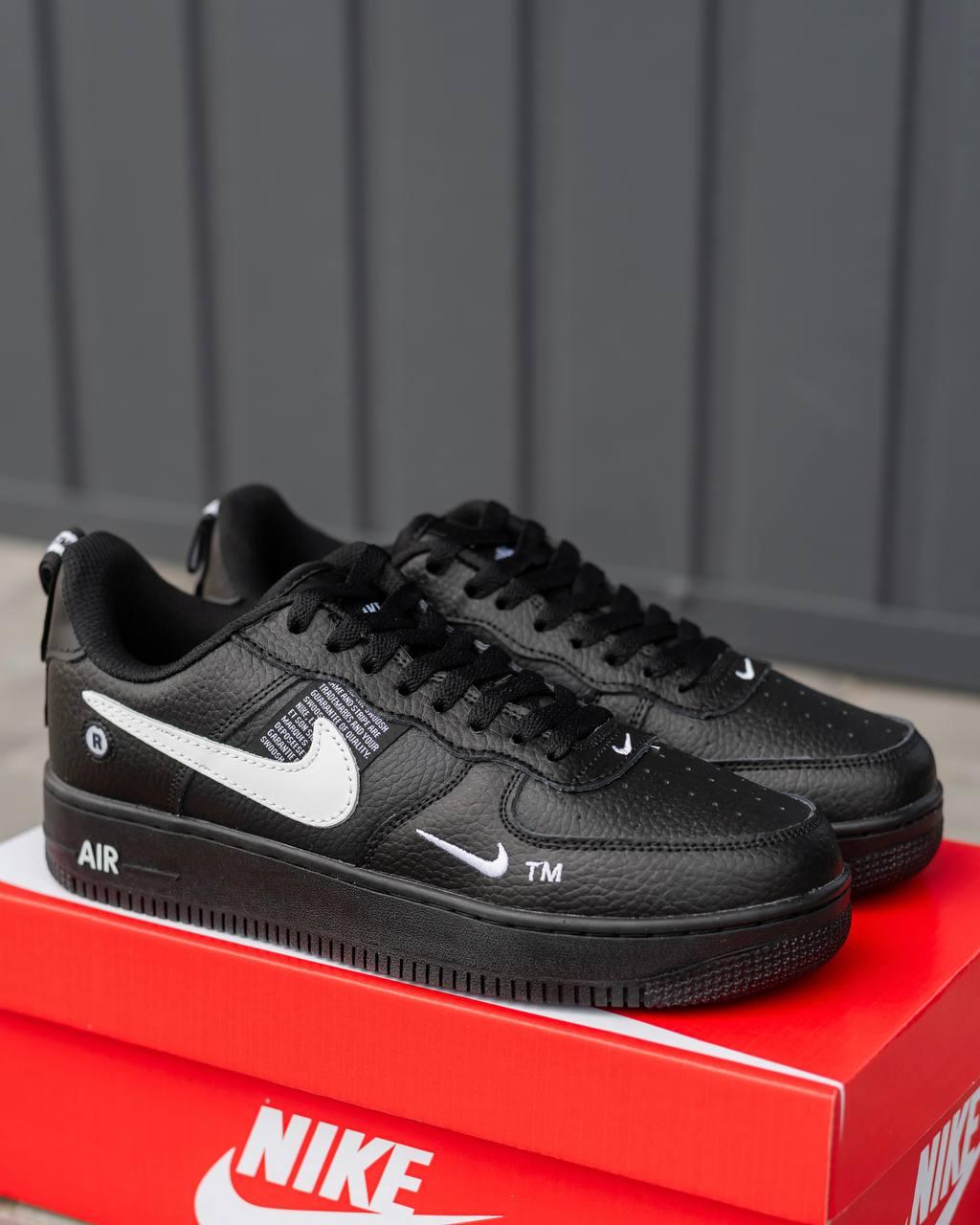 Чорні шкіряні чоловічі кросівки Nike Air Force  Демісезонні Найк аїр Форс, фото 1