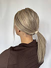 Перука натуральна блонд із затемненим корінням, пряме рівне волосся із сіткою на маківці без чубчика, фото 3