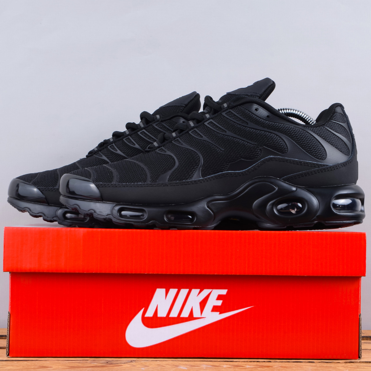 Кросівки у сти лі Nike Air Max TN чорні 40 26 см, фото 1