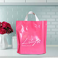 Рожевий брендований пакет розміром 30×30 см з білою ручкою петля Навантаження до 4 кг Щільність 60 мкм, фото 8